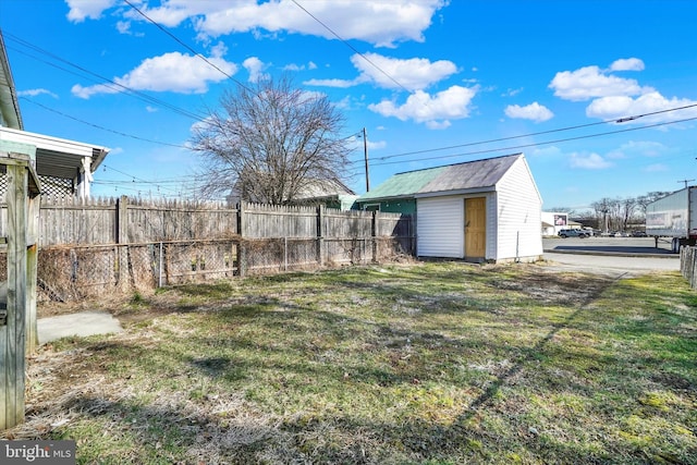 view of yard with a storage unit, an outdoor structure, and fence