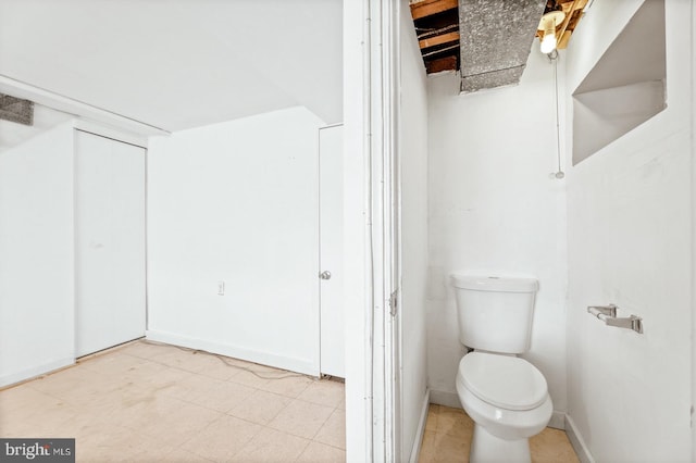 bathroom featuring toilet and baseboards