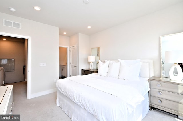 bedroom featuring visible vents, connected bathroom, baseboards, light carpet, and recessed lighting