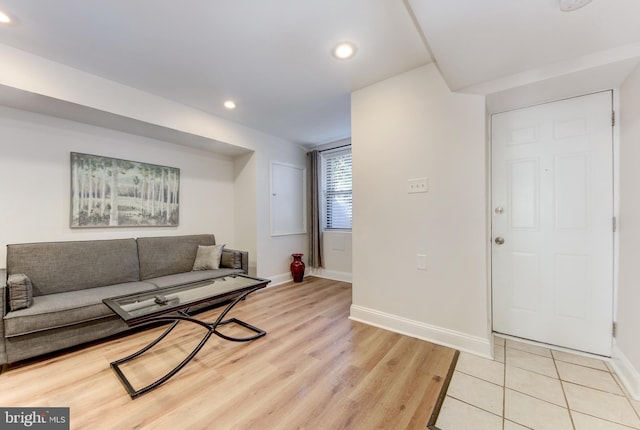 living room featuring light wood finished floors, recessed lighting, and baseboards