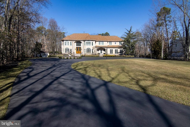 view of front of home with a front lawn