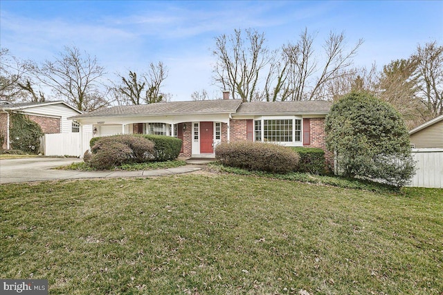 single story home featuring a front yard and fence