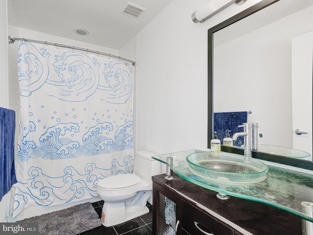 full bathroom featuring vanity, visible vents, curtained shower, tile patterned floors, and toilet