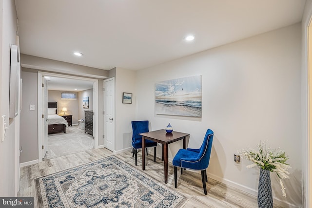 living area with recessed lighting, baseboards, and light wood finished floors