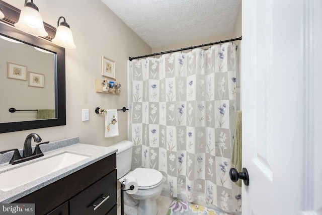 full bath featuring vanity, curtained shower, toilet, and a textured ceiling