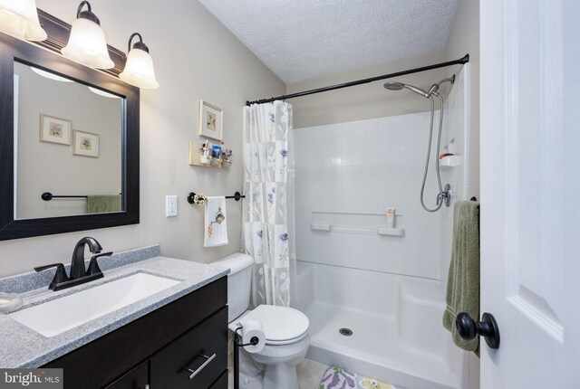 full bathroom featuring curtained shower, a textured ceiling, vanity, and toilet