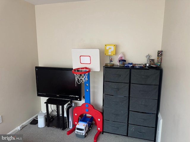 rec room with baseboards and carpet