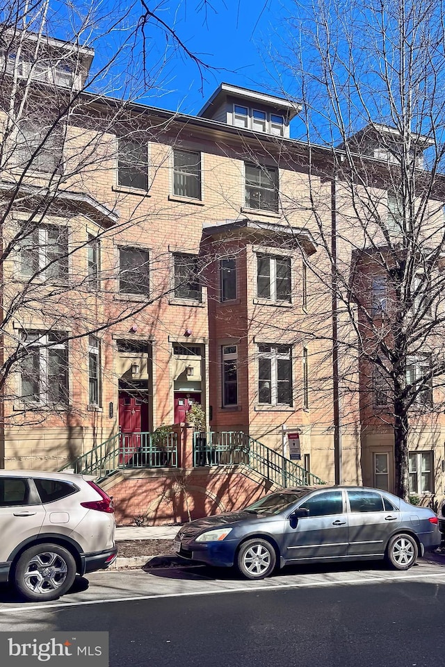 view of front facade featuring brick siding