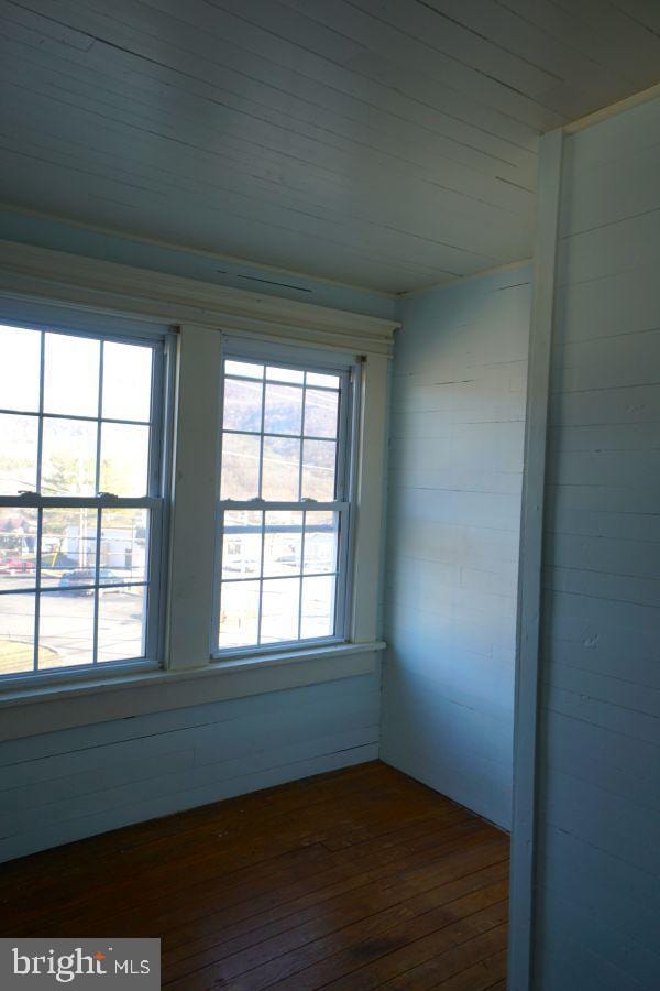 spare room featuring dark wood finished floors