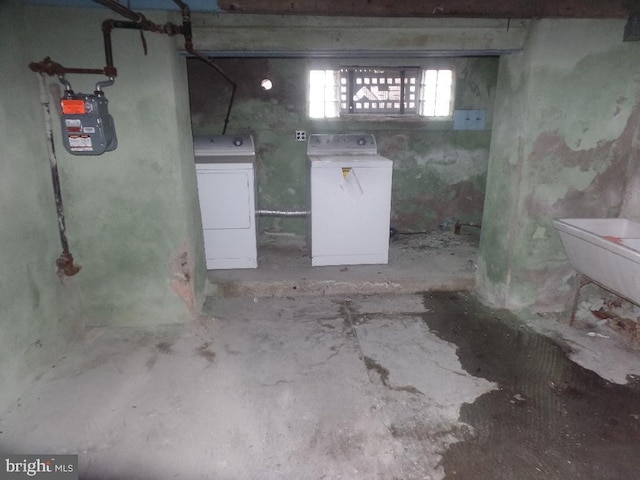 basement with washing machine and clothes dryer