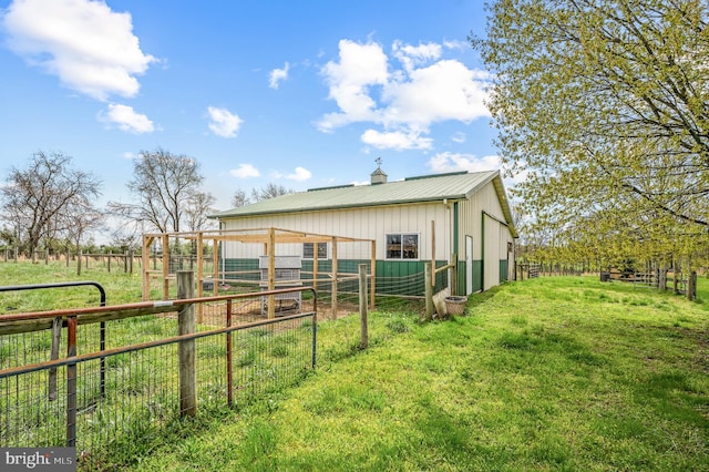 view of outdoor structure with an exterior structure and an outbuilding