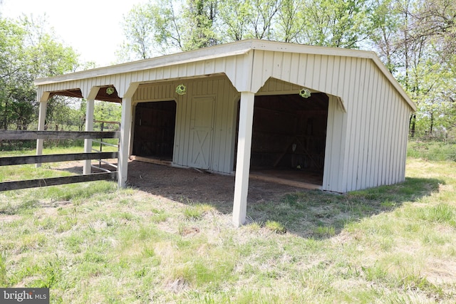 view of outdoor structure with fence and an outdoor structure
