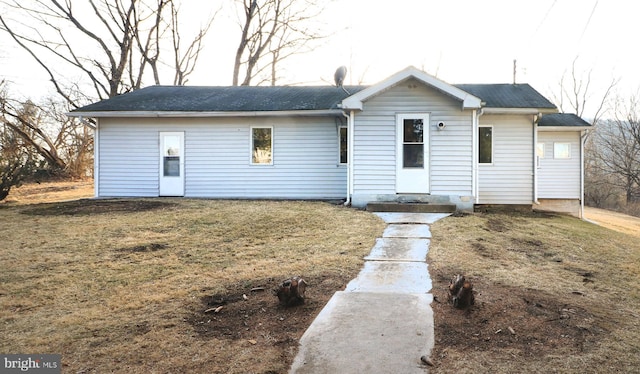 ranch-style house featuring a front lawn