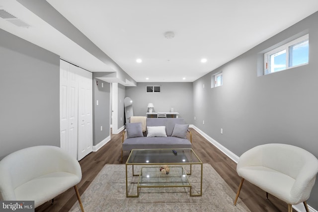 living area with visible vents, recessed lighting, baseboards, and wood finished floors