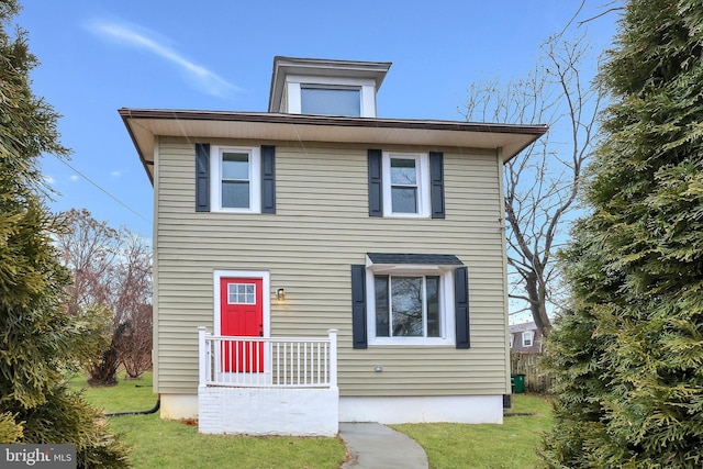 view of front of house with a front lawn