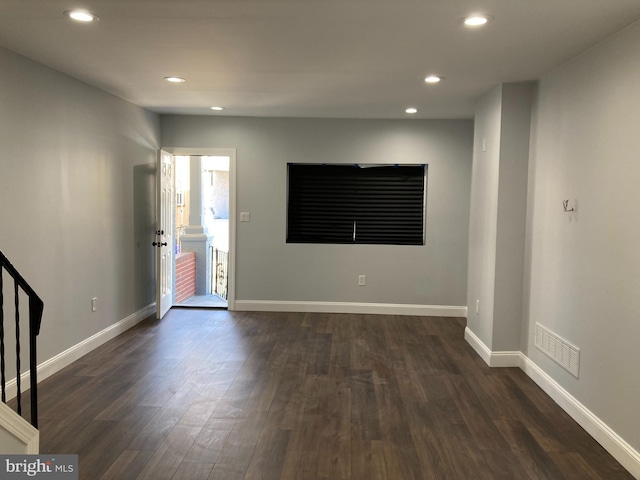 foyer entrance featuring dark wood-type flooring, recessed lighting, baseboards, and visible vents