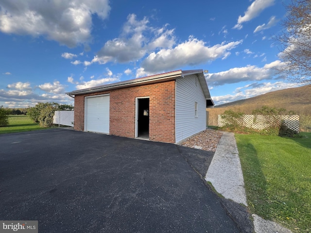 view of detached garage
