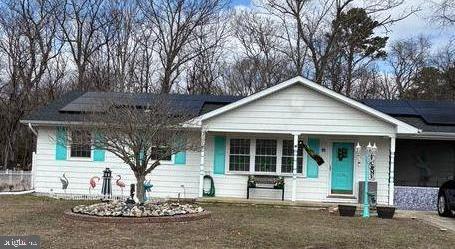 ranch-style house with a front yard