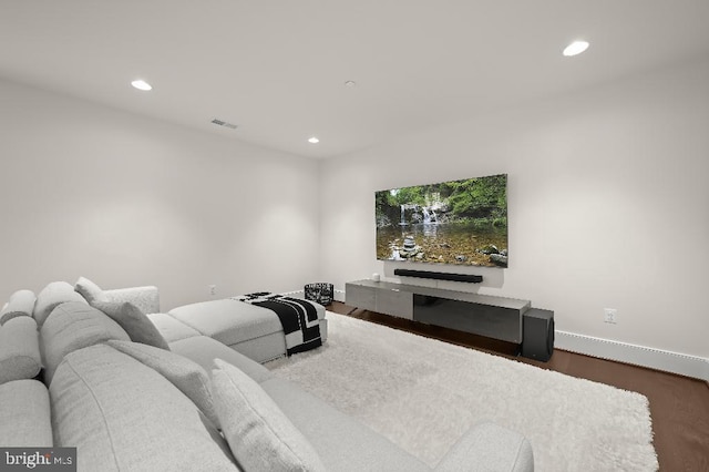 living room featuring visible vents, recessed lighting, wood finished floors, and baseboards