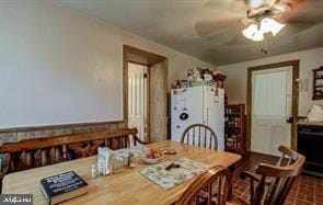 dining room with ceiling fan