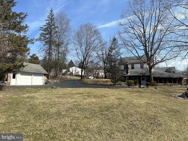 view of yard with a detached garage