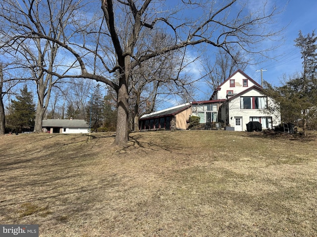 view of front facade with a front yard