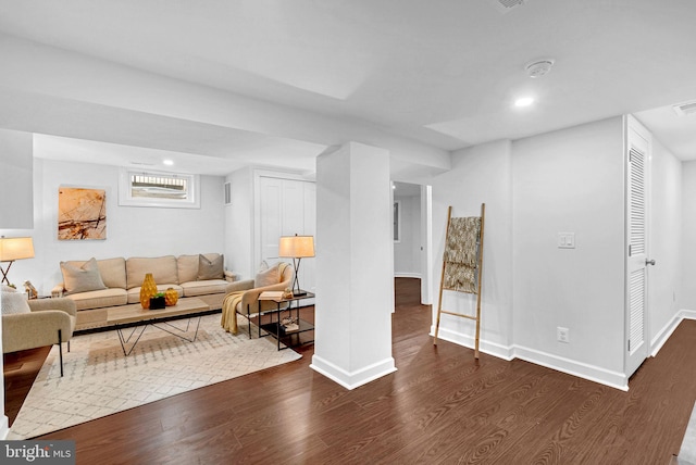 living room with visible vents, recessed lighting, wood finished floors, and baseboards