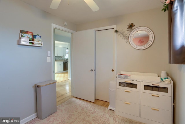 bedroom with baseboards, a closet, light wood finished floors, and ceiling fan