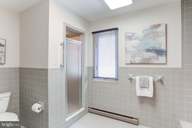 full bathroom featuring a wainscoted wall, toilet, a stall shower, tile walls, and a baseboard radiator