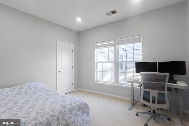 bedroom featuring recessed lighting, visible vents, baseboards, and light colored carpet