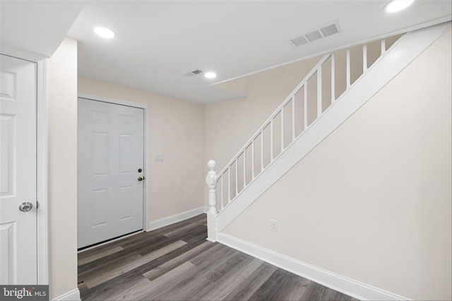 foyer featuring visible vents, dark wood finished floors, recessed lighting, stairway, and baseboards