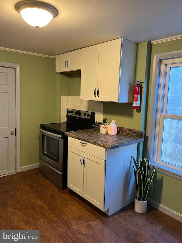 kitchen featuring crown molding, white cabinets, stainless steel electric stove, and dark wood-style flooring