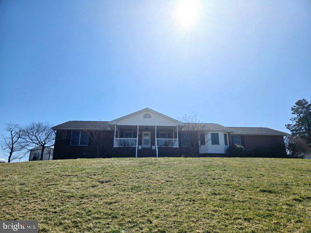 ranch-style home with a front lawn