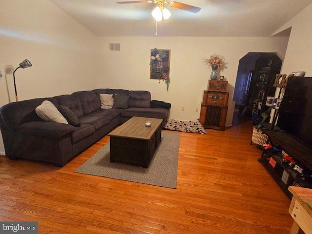 living area featuring visible vents, light wood-style flooring, and a ceiling fan