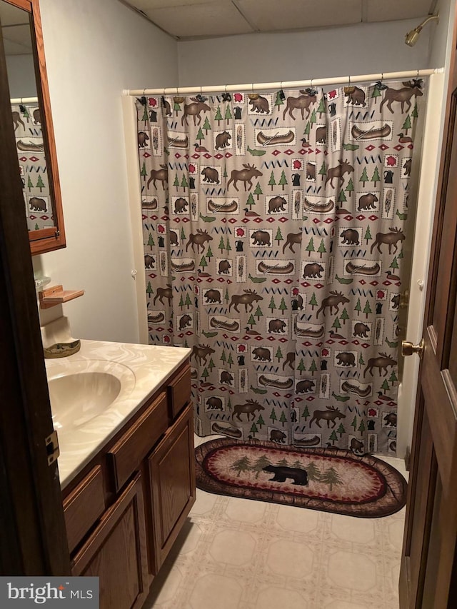 full bathroom featuring vanity and a shower with shower curtain