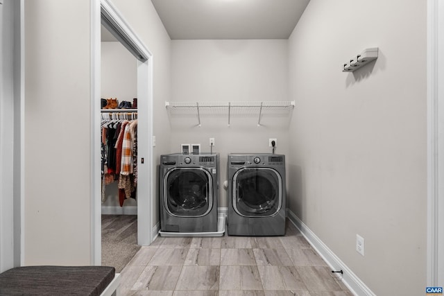 laundry room with laundry area, baseboards, and independent washer and dryer