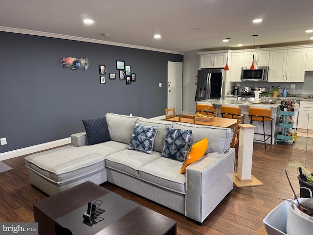 living room featuring recessed lighting, baseboards, ornamental molding, and dark wood-style flooring