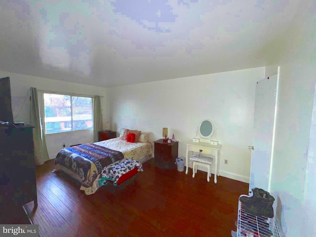 bedroom featuring wood finished floors and baseboards