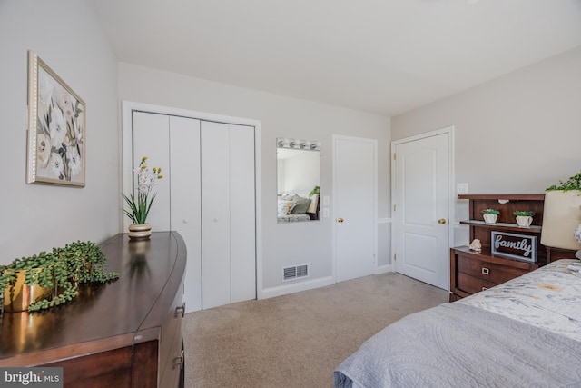 bedroom featuring a closet, visible vents, and carpet flooring