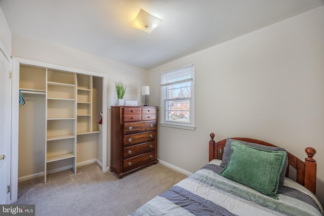 bedroom featuring baseboards, carpet floors, and a closet