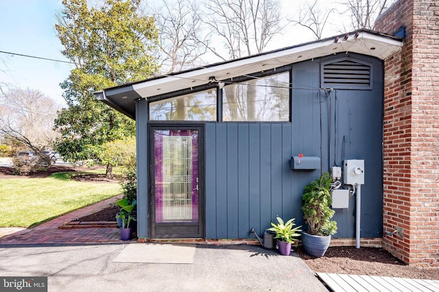 view of outbuilding