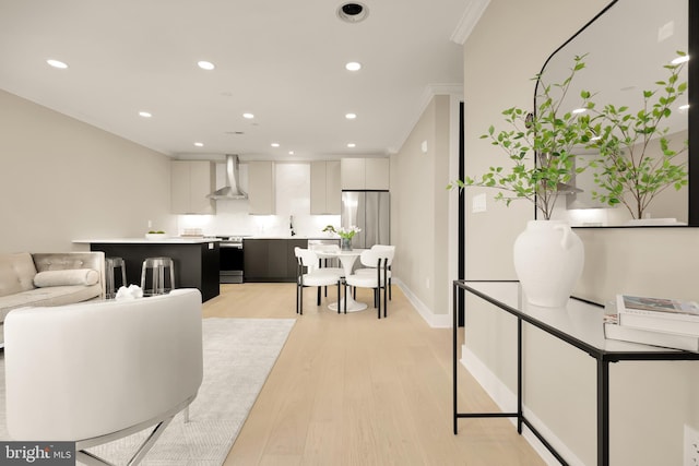 living area featuring recessed lighting, baseboards, ornamental molding, and light wood finished floors