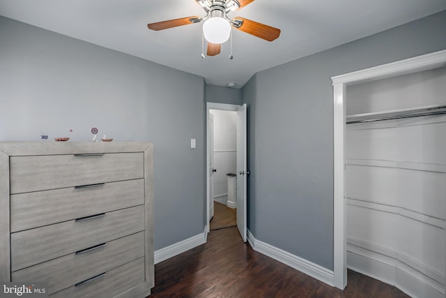 bedroom featuring a closet, ceiling fan, baseboards, and dark wood-style flooring