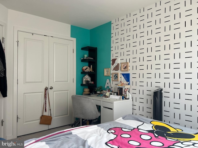 bedroom featuring a closet