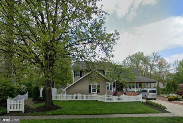 view of front of property with a front lawn and a fenced front yard