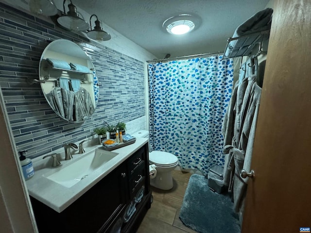 full bathroom with backsplash, a shower with curtain, toilet, and vanity