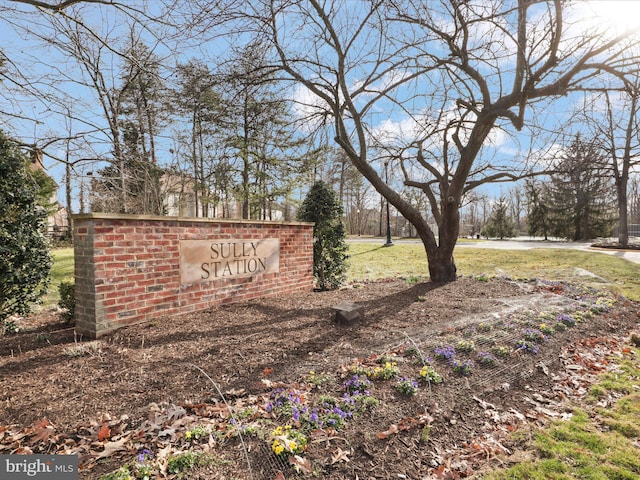 view of community / neighborhood sign