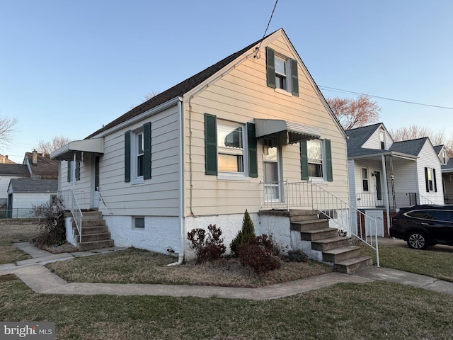 bungalow-style home featuring a front lawn