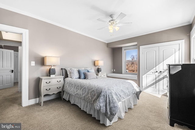 bedroom featuring light carpet, ornamental molding, a closet, baseboards, and ceiling fan