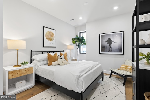 bedroom featuring recessed lighting, light wood-style floors, visible vents, and baseboards